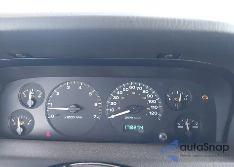 2002 Jeep Grand Cherokee Laredo z USA, uszkodzony, nr VIN 1J4GW48S62C258089